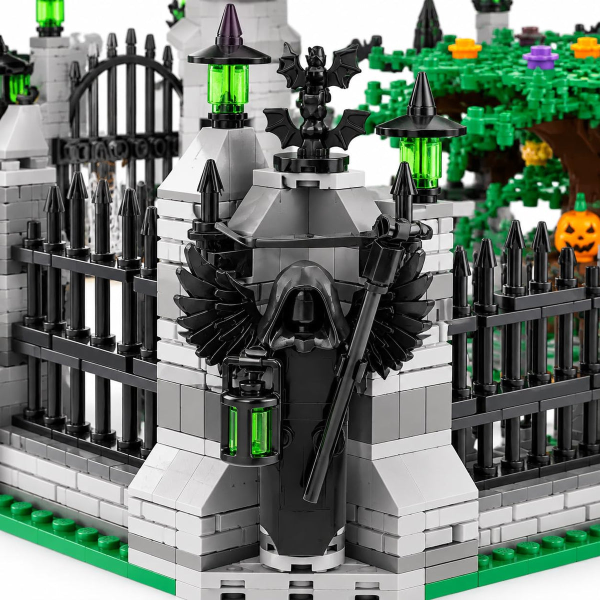 Halloween Haunted Castle Building Blocks Set, 1547 PCS Spooky Castle Model Kit with Gate, Watchtower, Spooky Tree, Pumpkin & Skeleton Details, Modular Architecture Building Toy